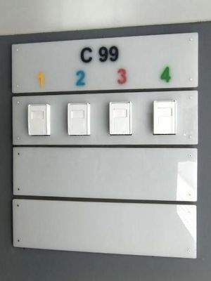 a_Hinweisschild und Schlüsselkasten