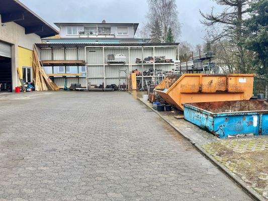 Containerplatz und Freifläche