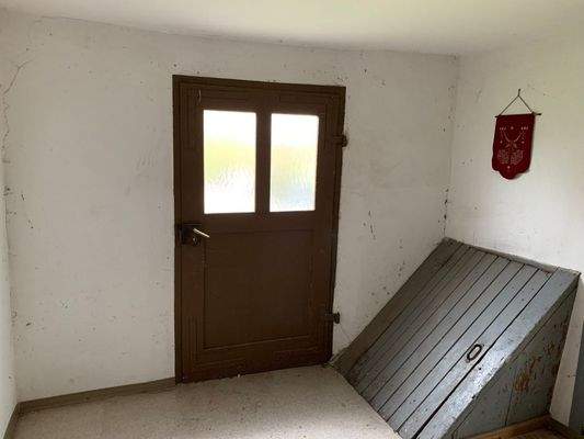 Flur mit Kellerabgang