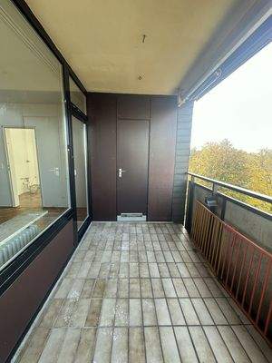 Balkon mit Abstellkammer