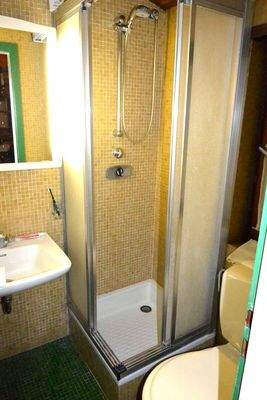 40  Duschbad u. WC
