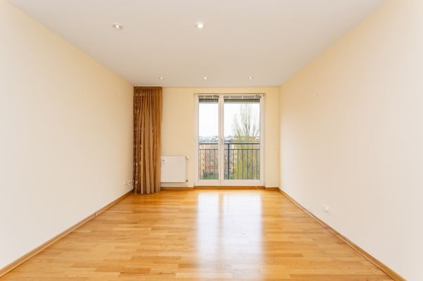 Schlafzimmer mit Blick zum Innenhof