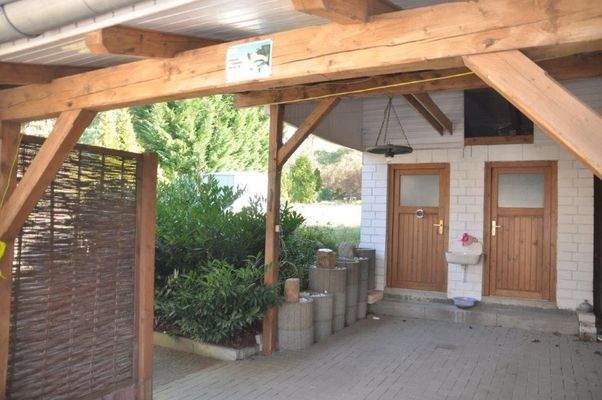 Carport und Abstellraum