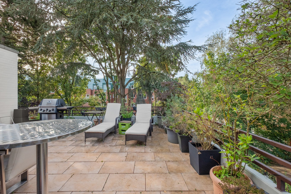 Ca. 47 m² große Dachterrasse