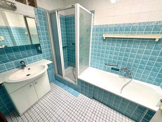 T20 Vorderhaus Badezimmer EG.jpg