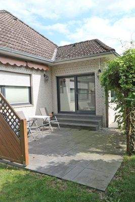 Zugang von der Terrasse zum Wintergarten