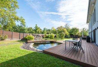 Nahezu uneinsehbarer Garten