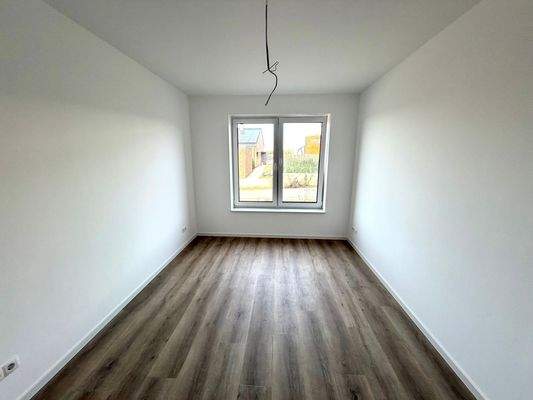 Leeres Zimmer mit Holzboden