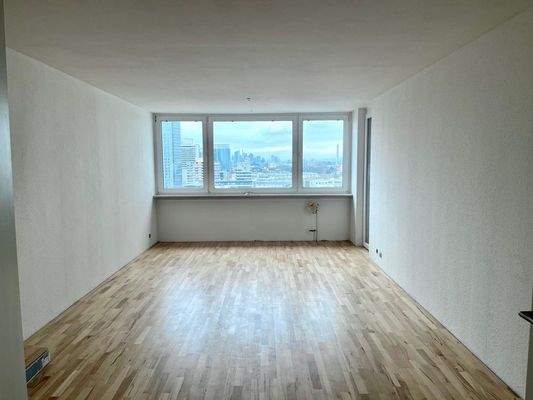 Wohnzimmer mit Zugang zum Balkon