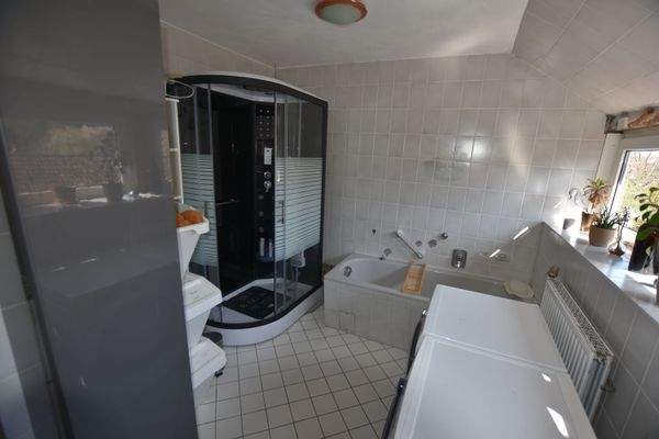 Wohnung OG Badezimmer