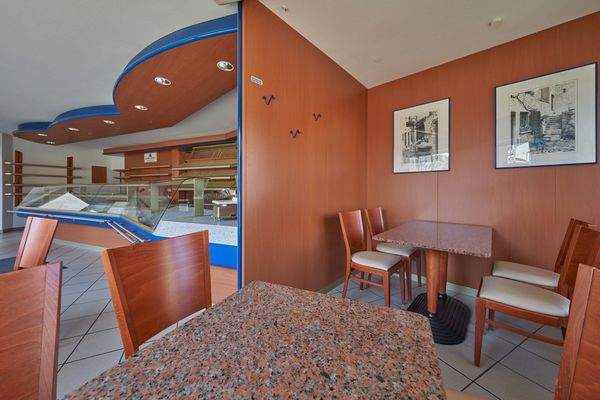 Ladengeschäft, möbliert