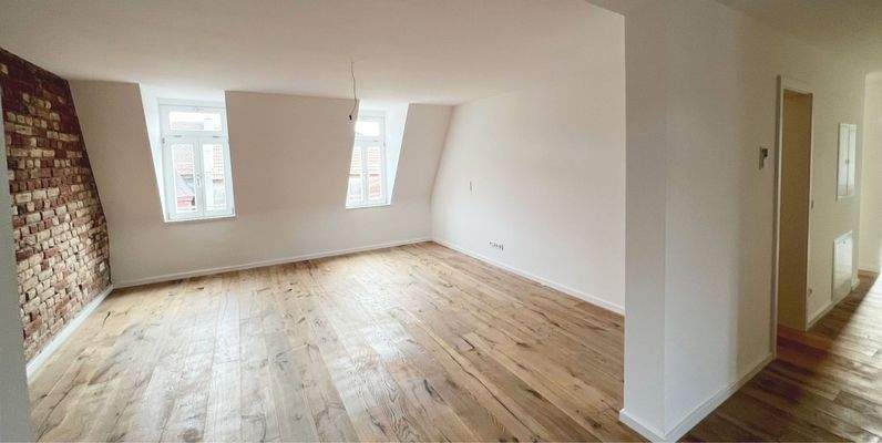 Wohnzimmer lichtdurchflutet