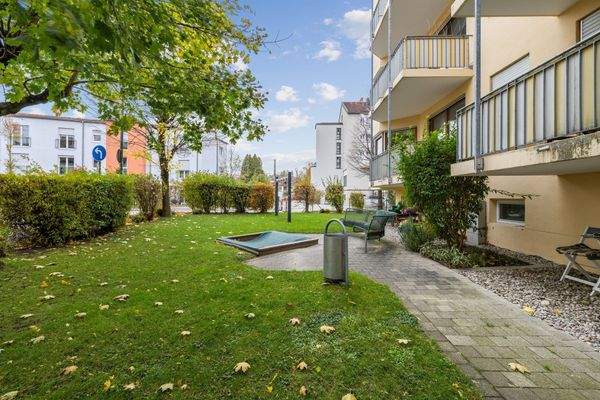 Hauseigene Freifläche m. Spielplatz