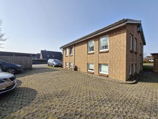 Parkplatz neben dem Haus