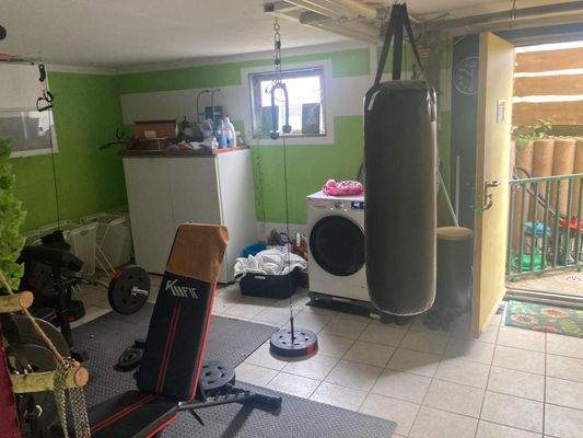 21.  Waschmaschinenplatz und Hobby