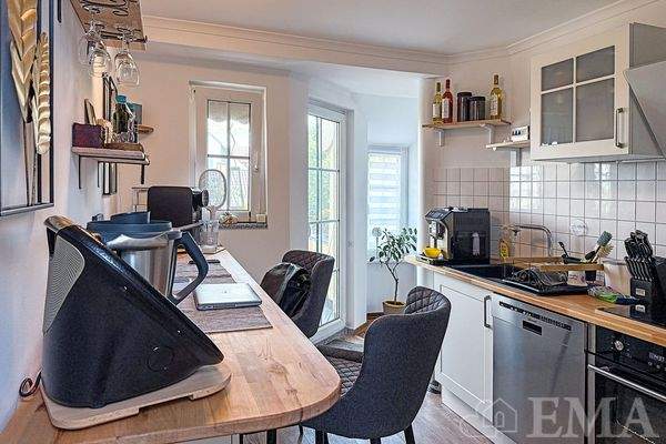 Küche im Dachgeschoss mit Südbalkon