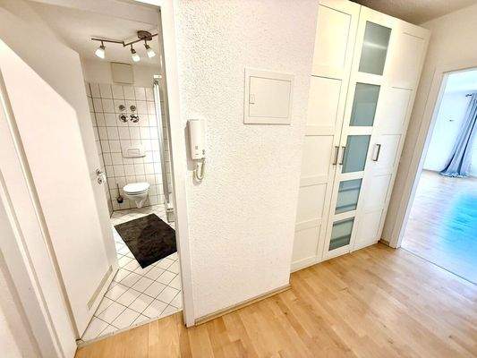 In Ihrer Diele gen Badezimmer & Wohn- und Schlafbereich