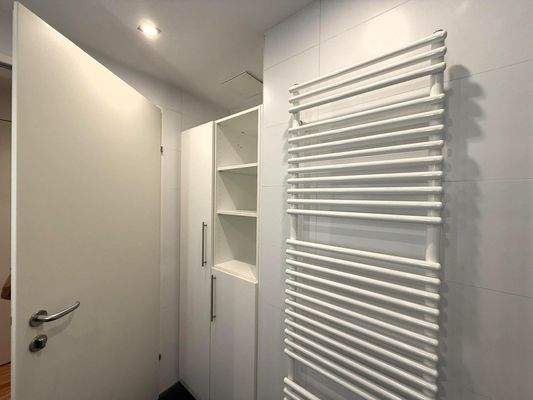 Bad mit DU, WM-Anschl, Spots, Spiegelkasten