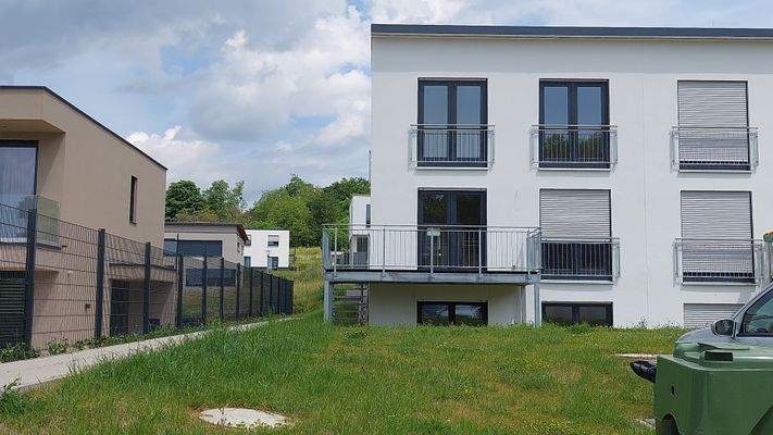 Südansicht, mit begrünter Gartenfläche.jpg