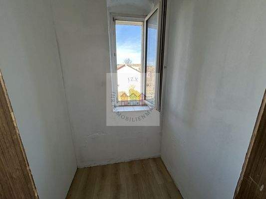 Abstellraum halber Treppe