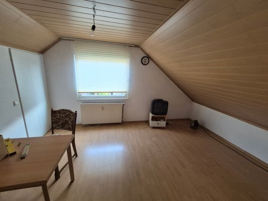 27 OG Raum 2 weitere Ansicht.jpg