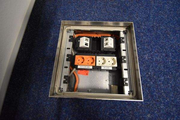 30 Kabelschaechte Boden.JPG