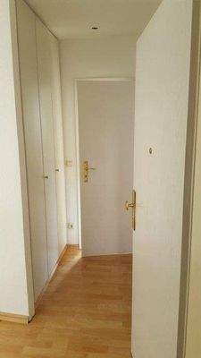 Beispielwohnung: Flur mit Einbauschrank 