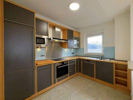 Kitchen with fitted kitchen