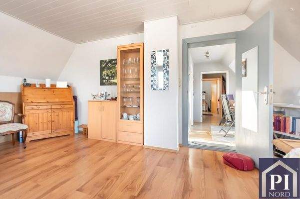 Große, helle DG Wohnung