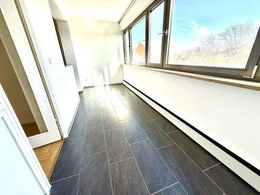 In Ihrer Loggia gen Kinder- oder Arbeitszimmer & Küche