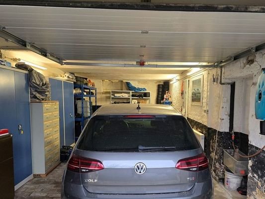 Garage mit el. Garagentor