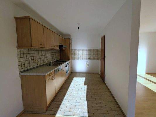 Abgetrennte Küchennische mit EBK und WM-Anschluss