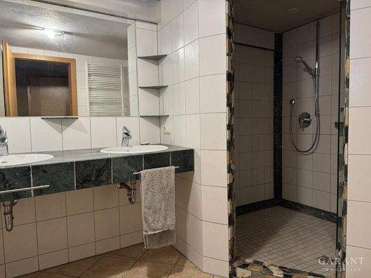 4EFA70DA-561A-45D5-9437-F71AC47229EE 1 105 c