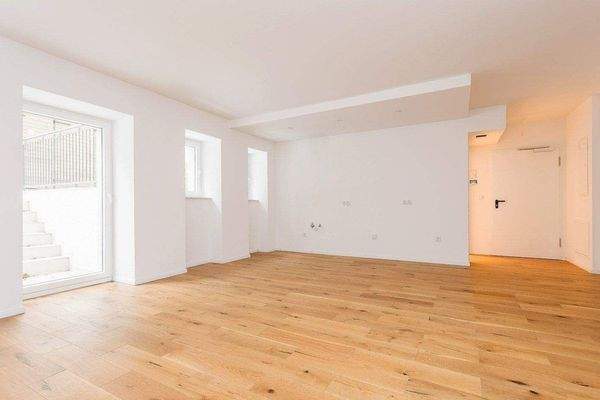 Geräumiges Wohnzimmer