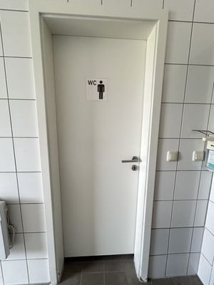 Zugang Herren-WC