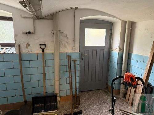 Ausgang auf Grundstück