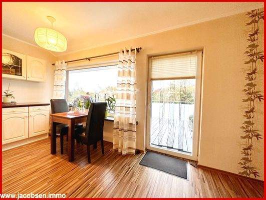 Dachgeschoss Essplatz vor dem Balkon 