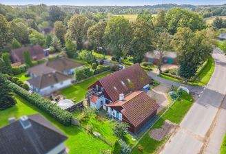 Ihr großes Haus im Grünen