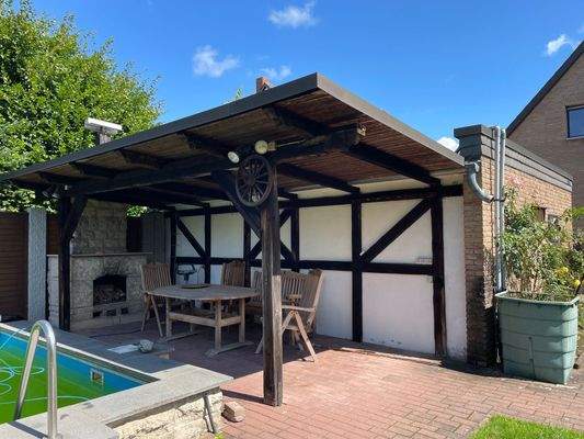 Sitzecke Pool mit Kamin