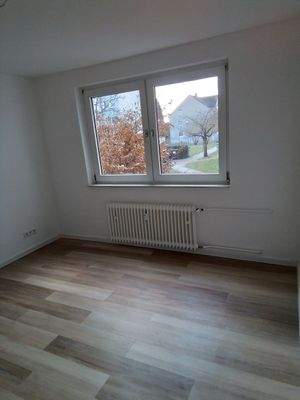 Helles Zimmer mit Fenster