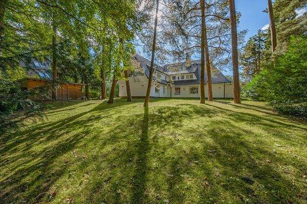 Rückwärtiger Garten zur Wedeler Au.jpg