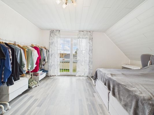 Schlafzimmer 1 DG