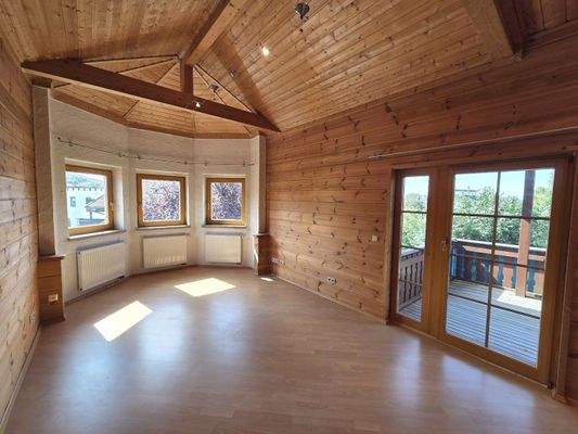 Schlafzimmer mit Balkonzugang DG