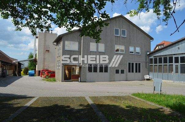 Parkplätze vor Eingang