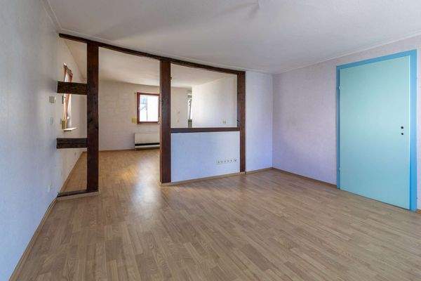 Linkes Haus: Wohn-/Esszimmer