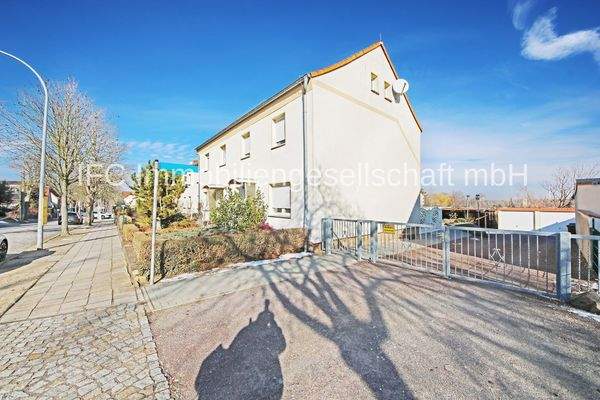 Zufahrt von der Straße