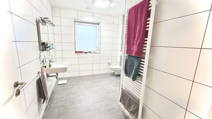 Modernes Badezimmer