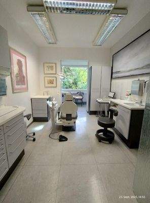 Behanlungszimmer 2, Büroraum 2