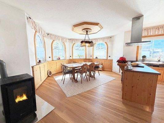  ...mit wärmenden Kaminofen.