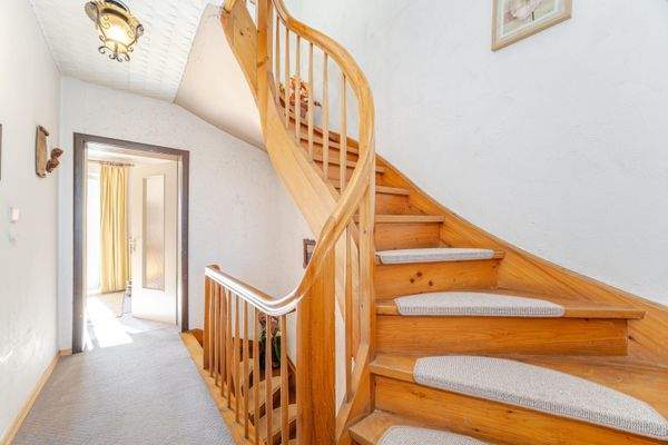 Flur mit Treppenaufgang